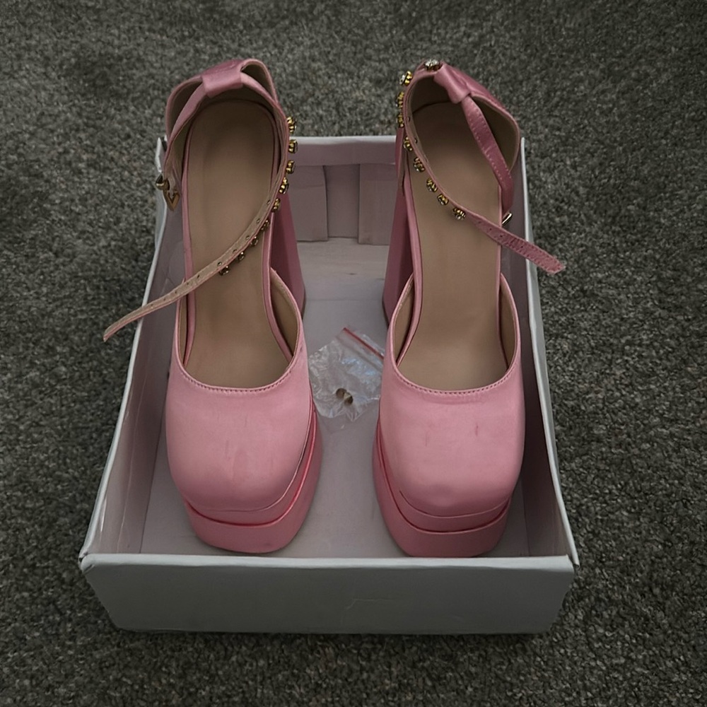 Cute coquette pink platforms heels Size 7.5.